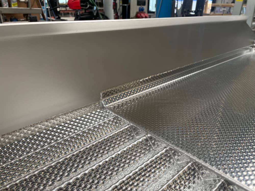 Gebeitste lassen van een rigidized trillermachine